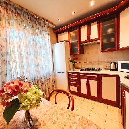 Apartments Near The Exhibition Centre Киев Экстерьер фото