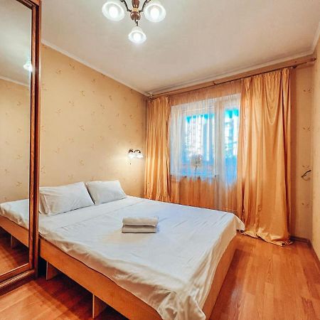 Apartments Near The Exhibition Centre Киев Экстерьер фото