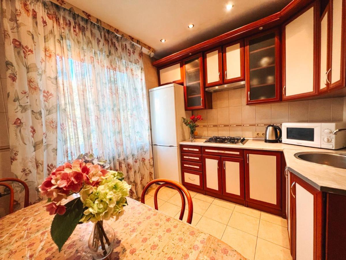 Apartments Near The Exhibition Centre Киев Экстерьер фото